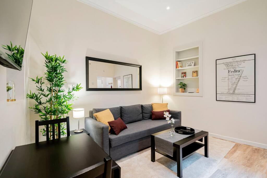 Victor Apartments Prado Мадрид Экстерьер фото